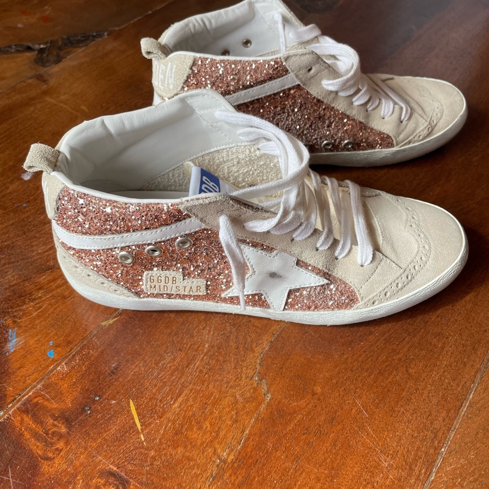 Golden Goose Pink and White Sneakers Fashionable Design - Picture 4 of 8